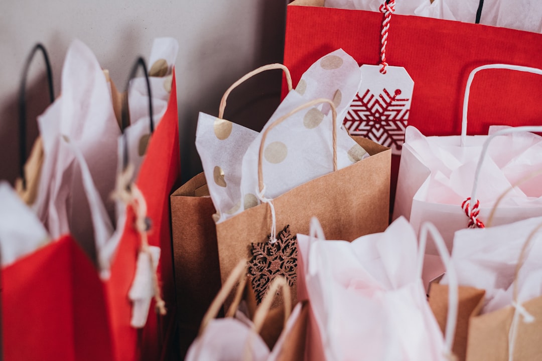 how to avoid overspending at christmas