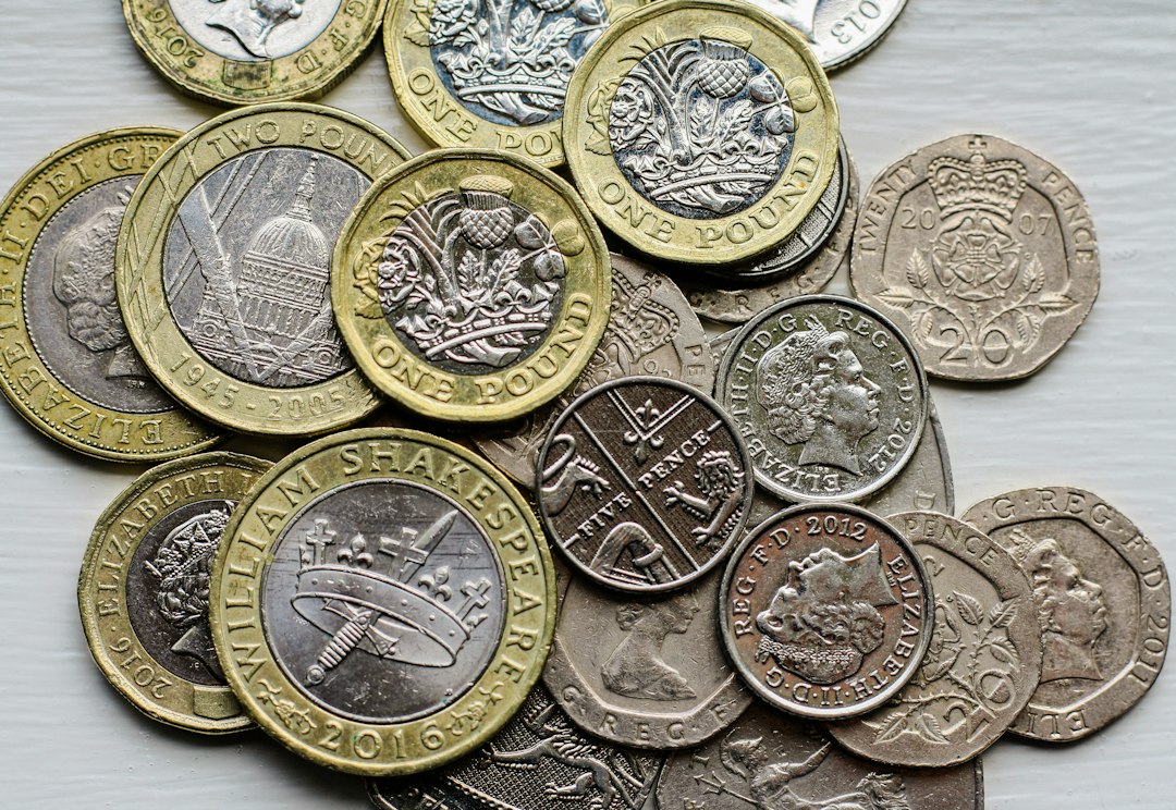 UK bank cards fanned out with coins and cashback icons, representing top current accounts 2026