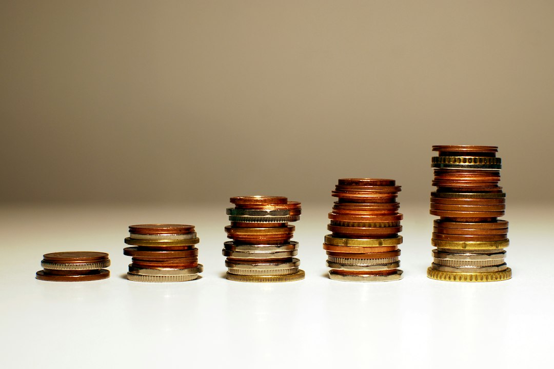 Side-by-side comparison of Roth IRA and traditional IRA retirement savings accounts